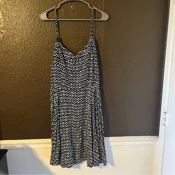 Black and White Pattern Print Swing Dress, Size XL, Fray Strap - See photo - Picture 3 of 9